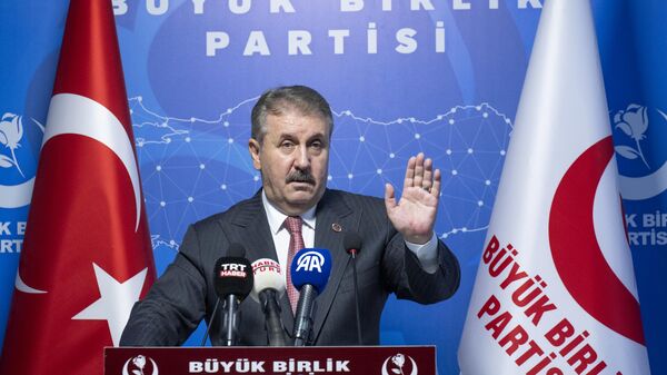 Büyük Birlik Partisi Genel Başkanı Mustafa Destici, parti genel merkezinde İl Başkanları Toplantısı öncesi basın açıklaması yaptı. - Sputnik Türkiye
