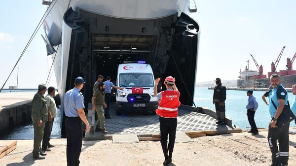 TCG SANCAKTAR ve TCG BAYRAKTAR gemilerimizin ulaştırdığı yardım malzemeleri Libyalı yetkililere teslim edildi - Sputnik Türkiye