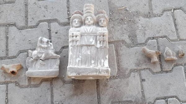 Afyonkarahisar'da mezar kazısında Roma dönemine ait tarihi eserler bulundu - Sputnik Türkiye