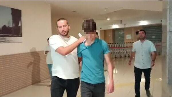 Sosyal medyada Atatürk'ün fotoğrafıyla uygunsuz hareketlerde bulunan 17 yaşındaki şüpheli tutuklandı - Sputnik Türkiye