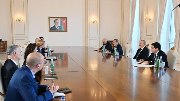  Azerbaycan Cumhurbaşkanı İlham Aliyev,  temaslarda bulunmak için Bakü'ye gelen ABD Uluslararası Kalkınma Ajansı (USAID) Başkanı Samantha Power, ABD Dışişleri Bakanı'nın Avrupa ve Avrasya İşlerinden Sorumlu Yardımcısı Yuri Kim ile ABD Dışişleri Bakanlığının Kafkasya Müzakereleri Başdanışmanı Louis Bono'yu kabul etti.   - Sputnik Türkiye