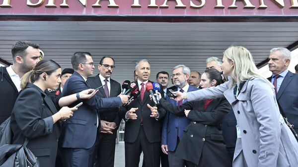 Bakan Yerlikaya ve MİT Başkanı Kalın’dan saldırı girişiminde yaralanan polislere ziyaret - Sputnik Türkiye