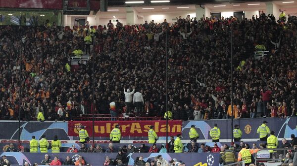 UEFA Şampiyonlar Ligi A Grubu ikinci maçında Galatasaray, deplasmanda İngiltere ekibi Manchester United’ı 3-2 mağlup etti.  - Sputnik Türkiye