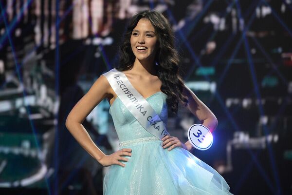 Yarışmada üçüncü olan Yakustinli Lyubov Khokholova ise, Rusya&#x27;yı temsil için Miss Supranational&#x27;a gidecek.   - Sputnik Türkiye