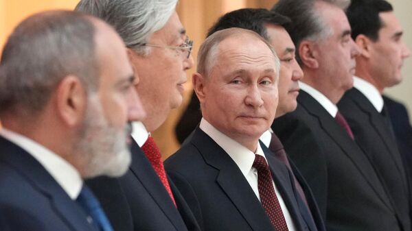 Rusya Devlet Başkanı Vladimir Putin BDT zirvesi - Sputnik Türkiye