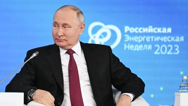 Rusya Devlet Başkanı Vladimir Putin  Rusya Enerji Haftası 2023 - Sputnik Türkiye
