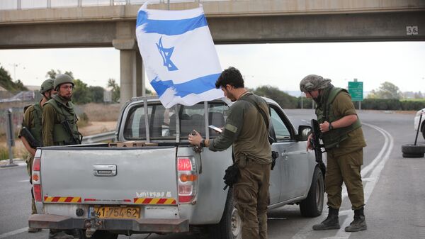Abluka altındaki Gazze Şeridi’ne 10 gündür saldırılarına devam eden İsrail ordusu, Gazze sınırı yakınında yer alan Sderot kenti çevresindeki yollarda güvenlik önlemleri aldı.
 - Sputnik Türkiye