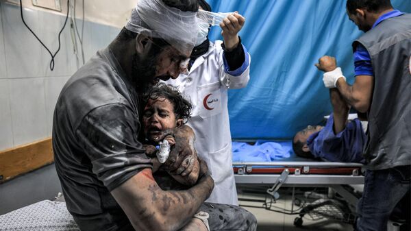 Gazze bomba saldırı İsrail Gazze Şeridi insanlar şehir - Sputnik Türkiye
