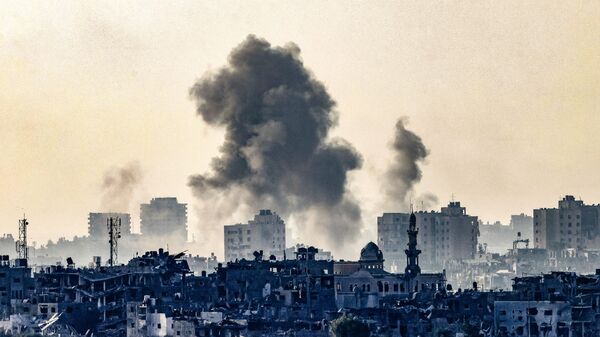 Gazze bomba saldırı İsrail Gazze Şeridi insanlar şehir - Sputnik Türkiye