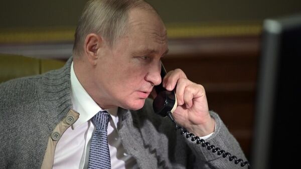 Rusya Devlet Başkanı Vladimir Putin telefon - Sputnik Türkiye
