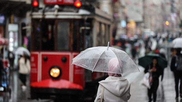İstanbul yağmur,  Taksim yağmur, İstanbul sağanak, yağmur - Sputnik Türkiye