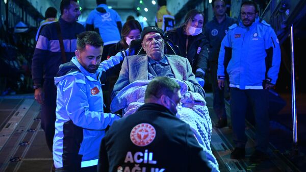 Gazzeli kanser hastalarıyla refakatçilerini Mısır'dan getiren uçaklar Türkiye'ye geldi
  - Sputnik Türkiye
