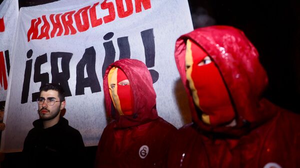 Futbol taraftar grupları, Gazze'ye yönelik saldırıları nedeniyle İsrail'i protesto etti.
 - Sputnik Türkiye
