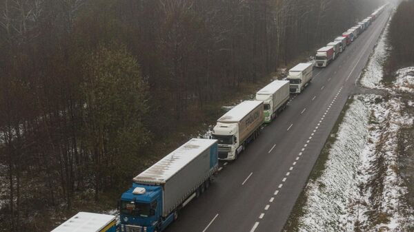 Polonya Ukrayna Sınır Kapısı'nda nakliye kamyonları taşımacılık - Sputnik Türkiye