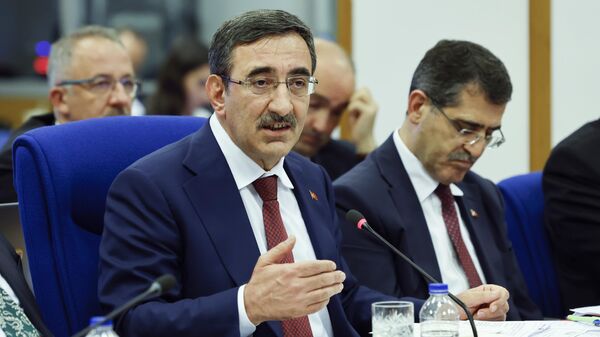 Cumhurbaşkanı Yardımcısı Cevdet Yılmaz, TBMM Plan ve Bütçe Komisyonunda, Cumhurbaşkanlığı ve bağlı kuruluşların 2024 yılı bütçeleri üzerine gerçekleştirilen görüşmelerde konuşma yaptı.  - Sputnik Türkiye