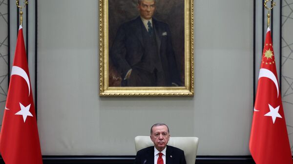 Milli Güvenlik Kurulu (MGK), Cumhurbaşkanı Recep Tayyip Erdoğan başkanlığında Cumhurbaşkanlığı Külliyesi'nde toplandı.
 - Sputnik Türkiye