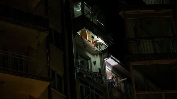 Bursa'nın Osmangazi ilçesinde balkonun çöken zeminiyle 6'ncı kattan düşen kişi yaşamını yitirdi - Sputnik Türkiye