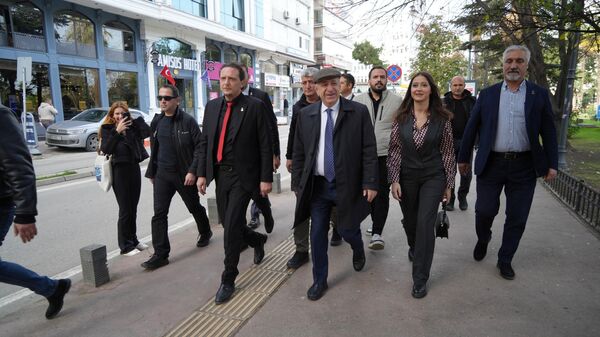 Samsun'da esnaf ziyaretinde bulunan Zafer Partisi Genel Başkanı Ümit Özdağ' - Sputnik Türkiye