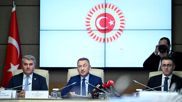 TBMM Dışişleri Komisyonu, Komisyon Başkanı Fuat Oktay (ortada) başkanlığında toplandı.  - Sputnik Türkiye