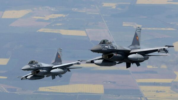 F-16 savaş uçak NATO Romanya hava üssü ABD askeri yardım - Sputnik Türkiye