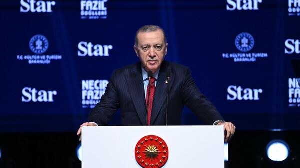 Cumhurbaşkanı Recep Tayyip Erdoğan, Atatürk Kültür Merkezi'nde (AKM) düzenlenen Necip Fazıl Ödülleri programına katılarak konuşma yaptı.
 - Sputnik Türkiye