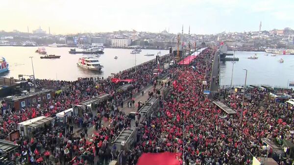 İstanbul'da tarihi yürüyüş: Binlerce kişi, hayatını kaybeden Türk askerler ve Filistin için buluştu - Sputnik Türkiye