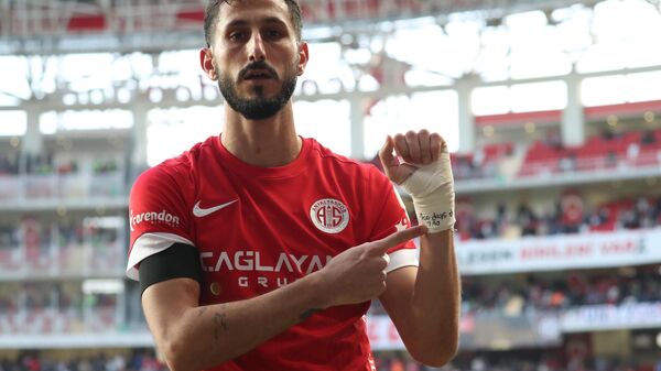 Antalyaspor'un İsrailli futbolcusu Sagiv Jehezkel, Trabzonspor maçında yaptığı gol sevincinde İsrail'in Filistin'e yaptığı saldırılara destek verdi. - Sputnik Türkiye