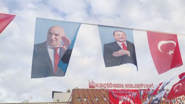 AK Parti’nin Ankara adayı bugün açıklanacak: Turgut Altınok için belediye önünde hazırlık yapıldı - Sputnik Türkiye