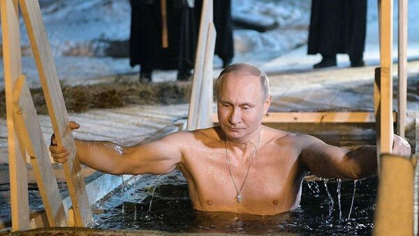 Putin, buz gibi suya girdi - Sputnik Türkiye