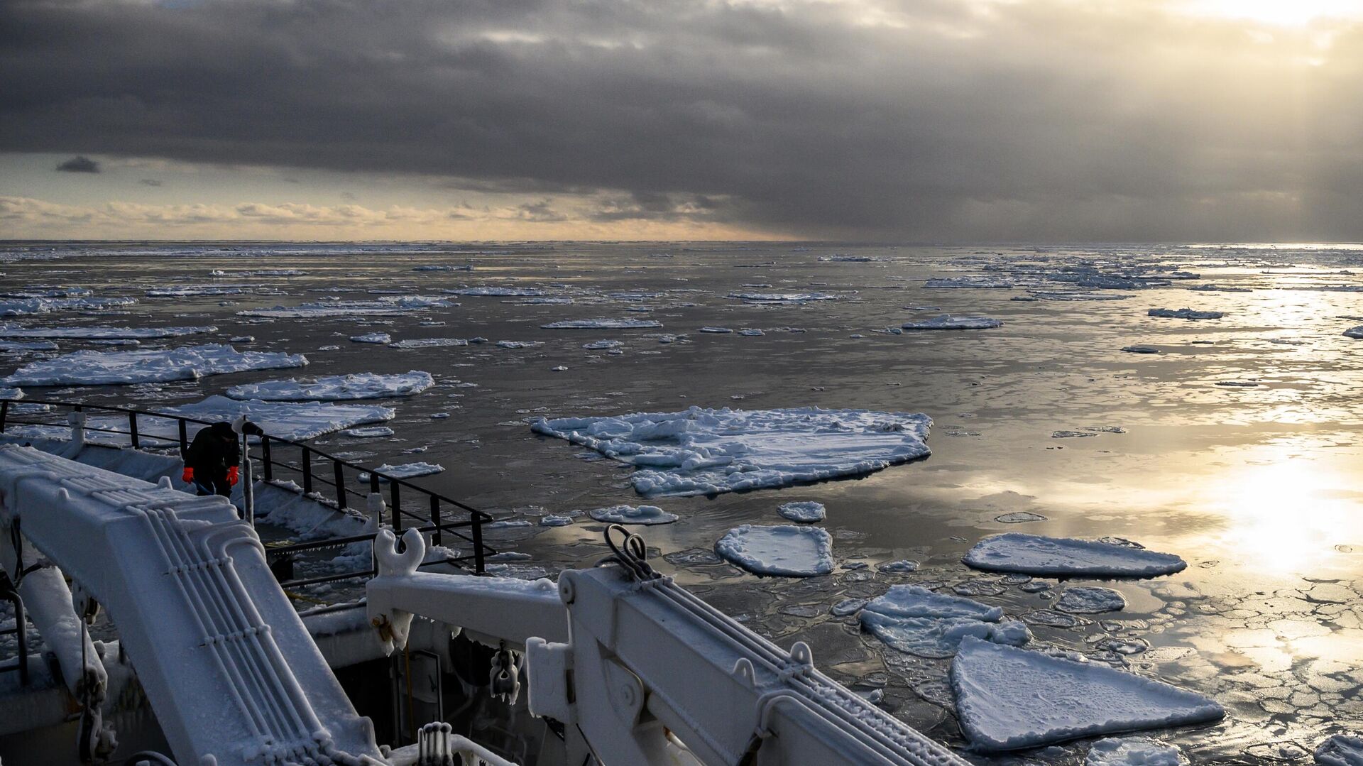 Куда на море в апреле 2024