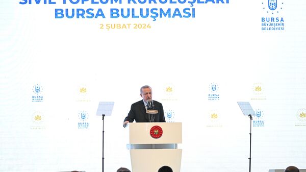 Cumhurbaşkanı Recep Tayyip Erdoğan, Bursa'daki Merinos Atatürk Kültür Merkezi'nde düzenlenen Sivil Toplum Kuruluşlarıyla Buluşma Programı'na katılarak konuşma yaptı - Sputnik Türkiye
