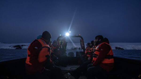 Zorlu yolculuk tam 4 gün sürdü: Türk bilim insanları Antarktika’ya ulaştı - Sputnik Türkiye