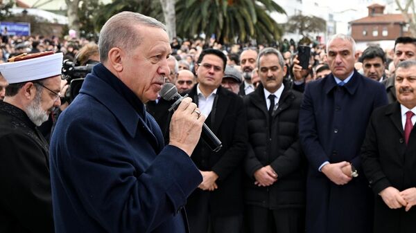 Cumhurbaşkanı Recep Tayyip Erdoğan Yazar Alev Alatlı'nın  cenaze töreninde - Sputnik Türkiye