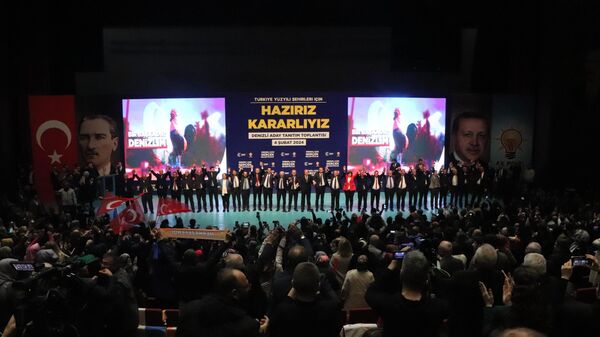 AK Parti Denizli İl Teşkilatı 31 Mart 2024 mahalli ve idari seçimleri için belediye başkan adaylarını tanıtmak için Nihat Zeybekci Kongre ve Kültür Merkezi’nde Aday Tanıtım Toplantısı düzenlendi.  - Sputnik Türkiye