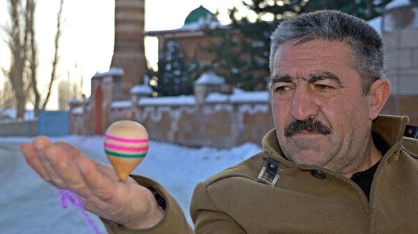 Ağrı'da köylüler unutulmaya yüz tutan 'topaç' oyununu oynuyor - Sputnik Türkiye