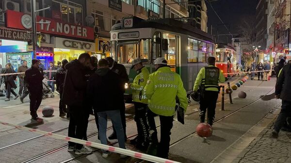Kadıköy'de torununu kurtarmak isterken tramvayın altında kalan kadın öldü - Sputnik Türkiye