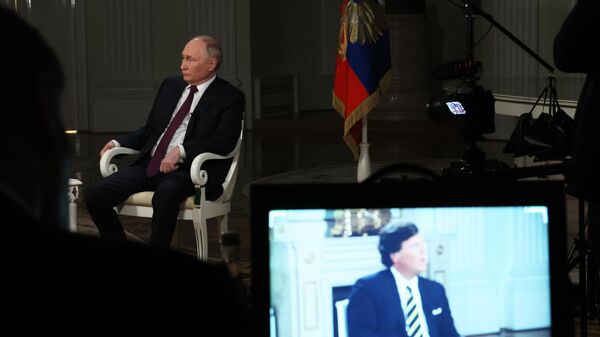 ABD’li gazeteci Carlson'ın Rusya lideri Putin ile yaptığı röportaj - Sputnik Türkiye