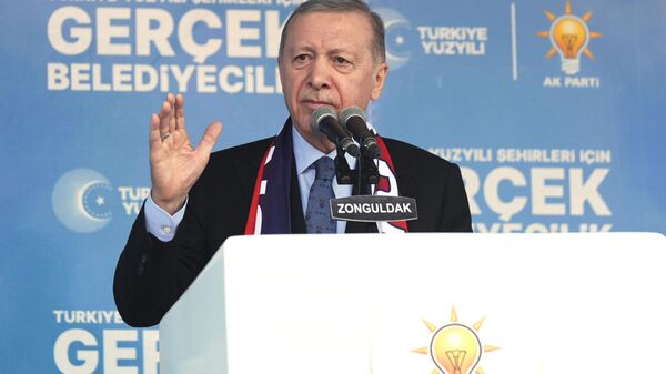 Cumhurbaşkanı ve AK Parti Genel Başkanı Recep Tayyip Erdoğan, partisince Zonguldak'taki Madenci Anıtı'nda düzenlenen mitinge katılarak konuşma yaptı. ( - Sputnik Türkiye