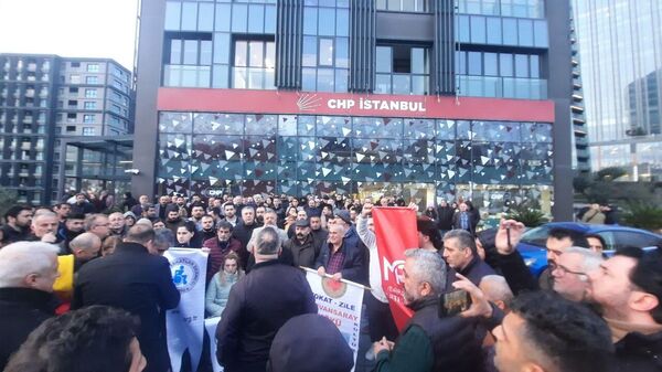 CHP'lilerden İstanbul İl Başkanlığı önünde protesto  - Sputnik Türkiye