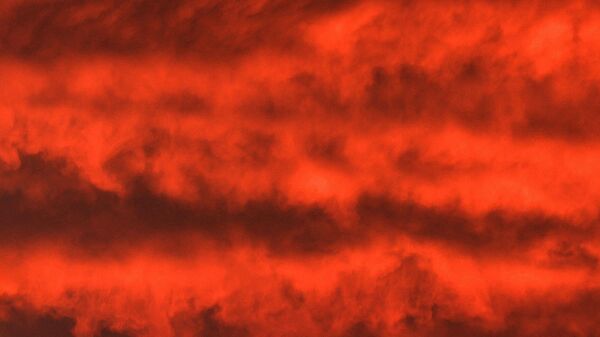 The sky is illuminated red at sunset in the southern Gaza Strip near the border with Egypt  - Sputnik Türkiye