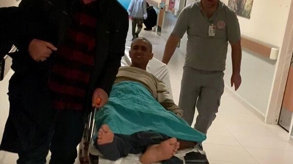 Bursa'nın İnegöl ilçesi Fatih Mahallesi'nde meydana gelen olayda yol  kenarında tuvaletini yapan adam, kimliği belirsiz şahsın silahla ateş  etmesi sonucu yaralandı.    - Sputnik Türkiye