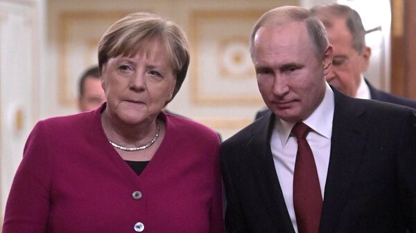 Angela Merkel Putin - Sputnik Türkiye