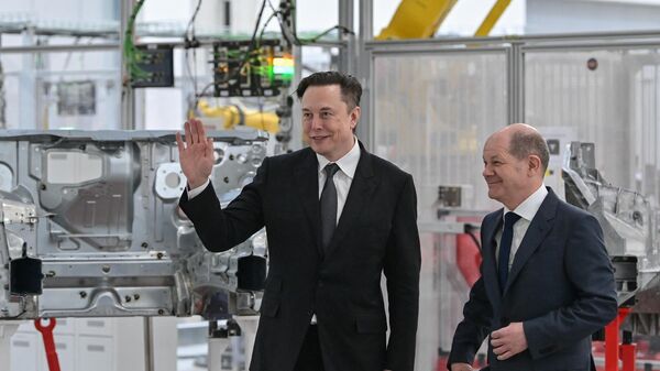 Elon Musk Almanya'daki Tesla fabrikasında - Sputnik Türkiye