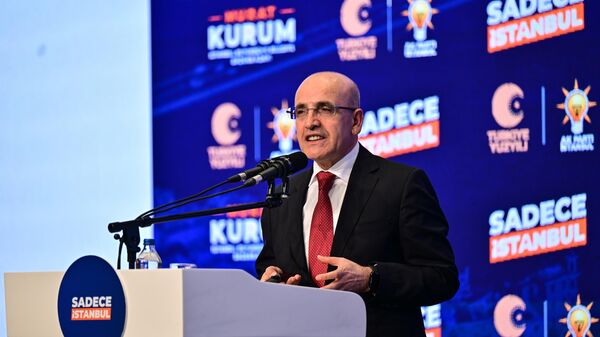 Hazine ve Maliye Bakanı Mehmet Şimşek, İstanbul'da bir otelde düzenlenen Güneydoğu Sofrası İstanbul Buluşması programına katılarak konuşma yaptı.  - Sputnik Türkiye