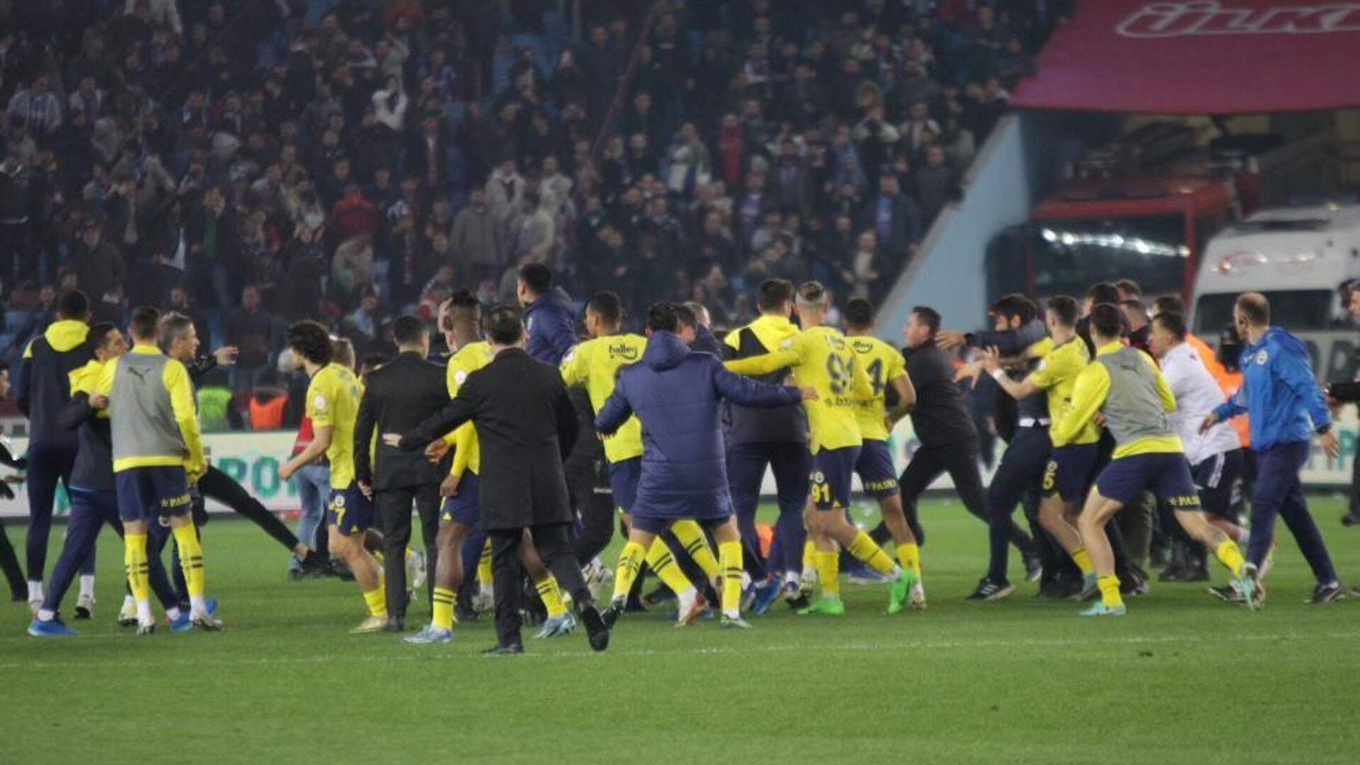 TFF'den Trabzonspor-Fenerbahçe maçında yaşanan olaylara ilişkin açıklama -  18.03.2024, Sputnik Türkiye