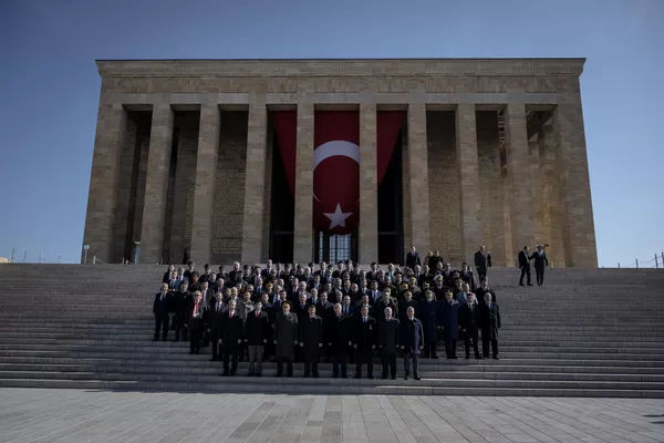 Ankara Valisi Vasip Şahin ve Mansur Yavaş da, Anıtkabir'deki törene katıldı. - Sputnik Türkiye