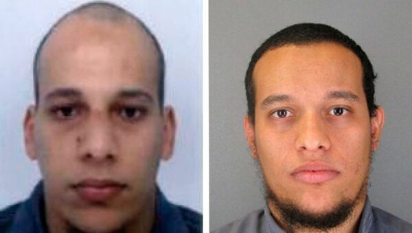 Charlie Hebdo dergisine yapılan operasyonda 12 kişiyi öldürdüğü belirtilen Şerif (solda) ve Said (sağda) Kouachi kardeşler öldürüldü. - Sputnik Türkiye