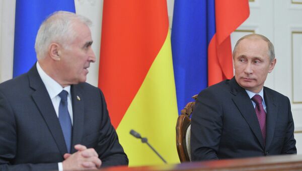 Rusya Devlet Başkanı Vladimir Putin ve Güney Osetya lideri Leonid Tibilov - Sputnik Türkiye