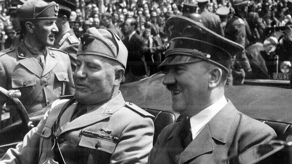 Adolf Hitler ve Benito Mussolini - Sputnik Türkiye