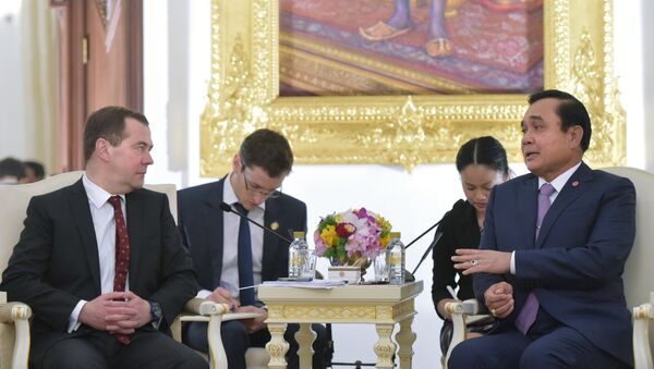 Rusya Başbakanı Dmitriy Medvedev ve Tayland Başbakanı Prayut Çan-o-ça - Sputnik Türkiye